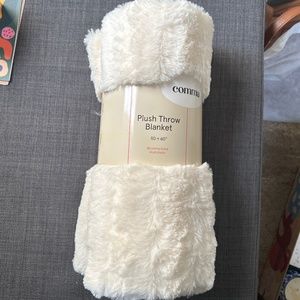 NIB Comma Plush Throw Blanket